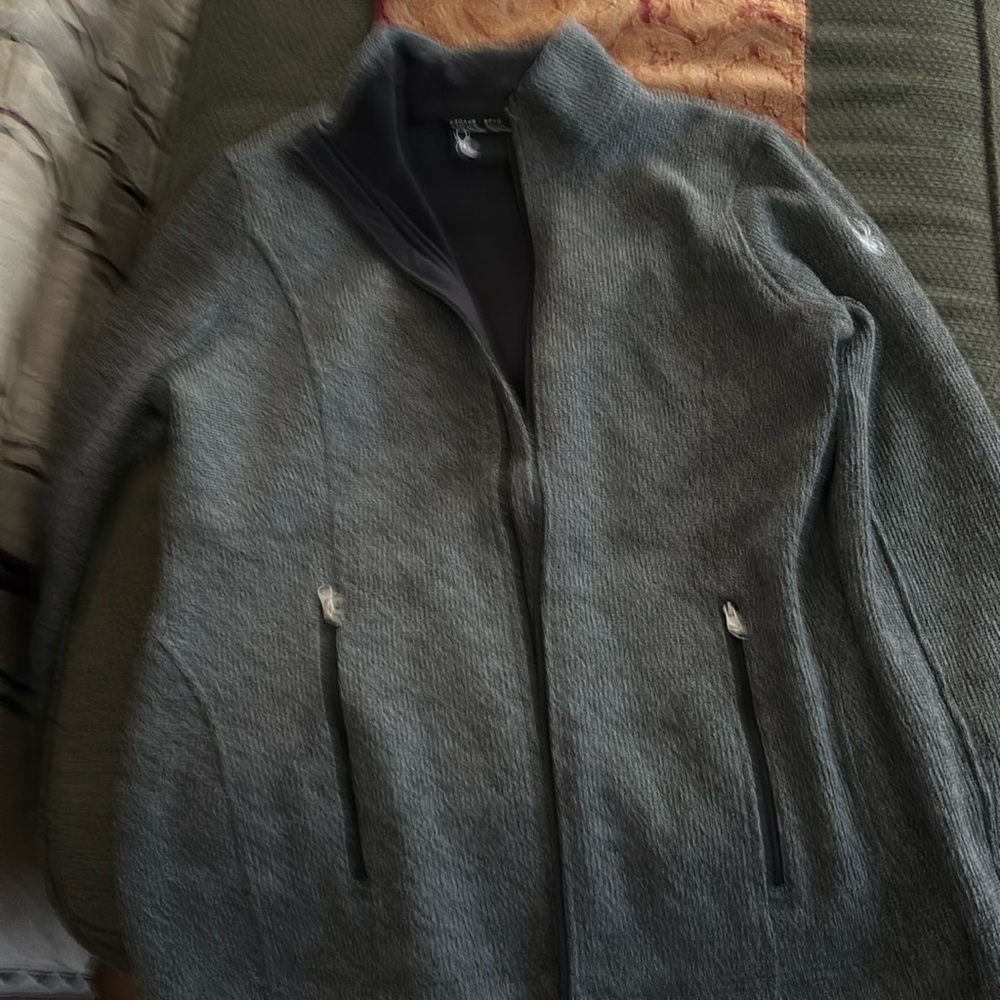 Men’s size large black/grey Spyder jacket like new.